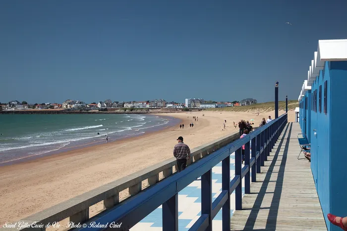 Grande plage de Saint Gilles Croix de Vie avec peu de monde